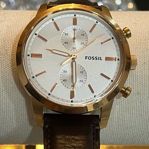 Brand new with tag Fossil Men’s watch. Box not available